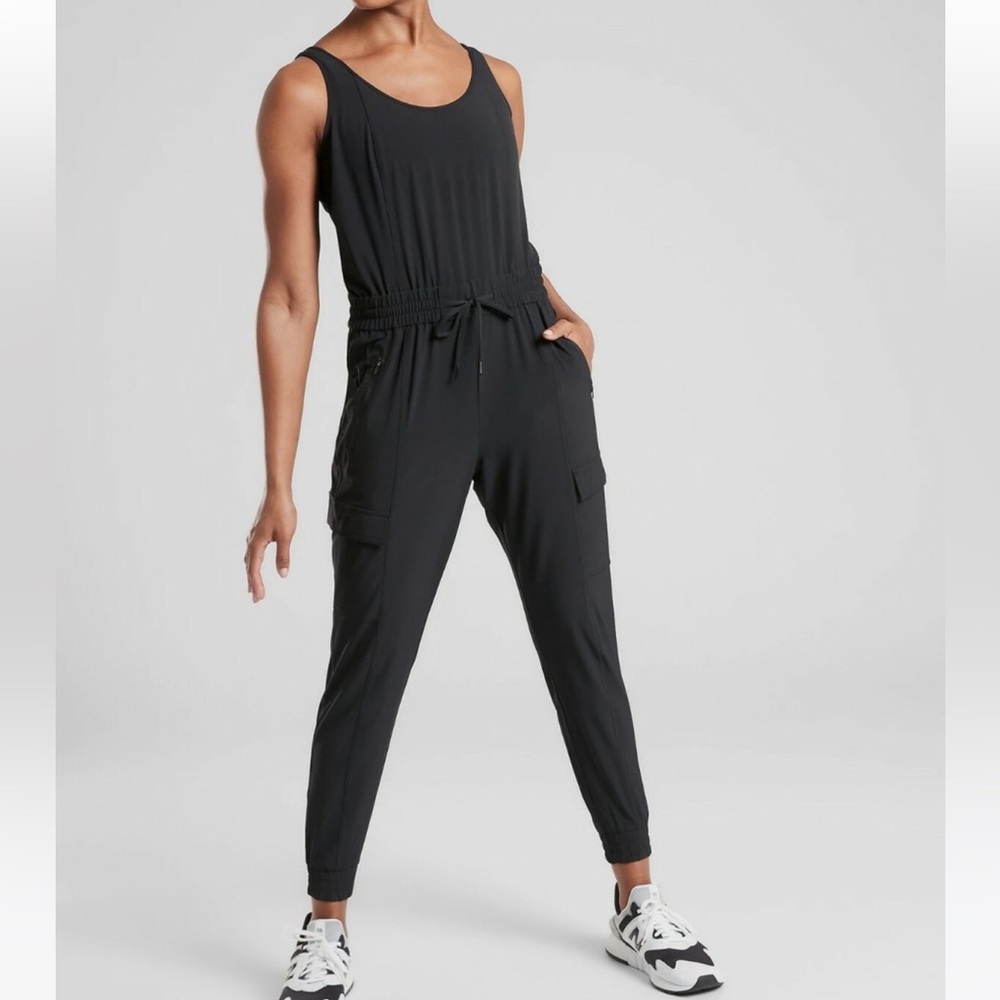 Athleta Unbound Jumpsuit in Black Cargo Pockets Athletic Size Small